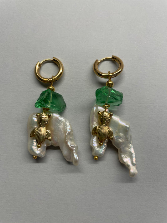 Fish hoop earrings in green