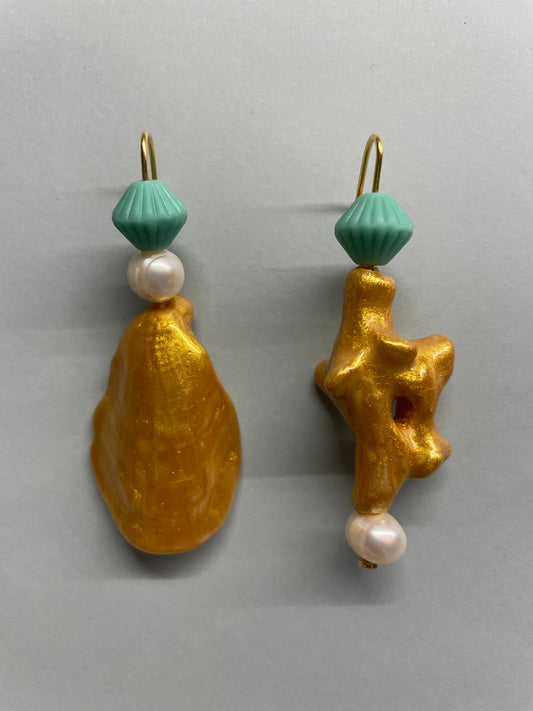 Coral and shel earrings in gold #2